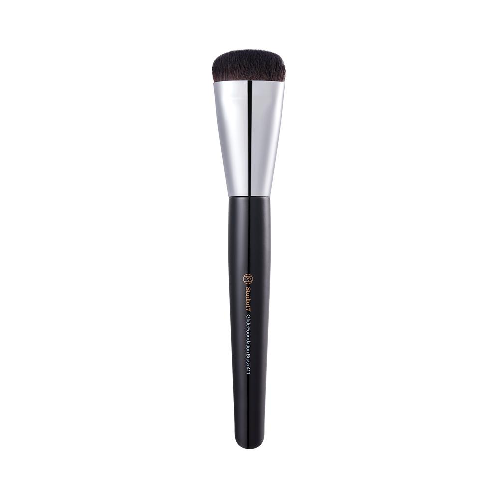 STUDIO 17 Glide foundation brush 411
